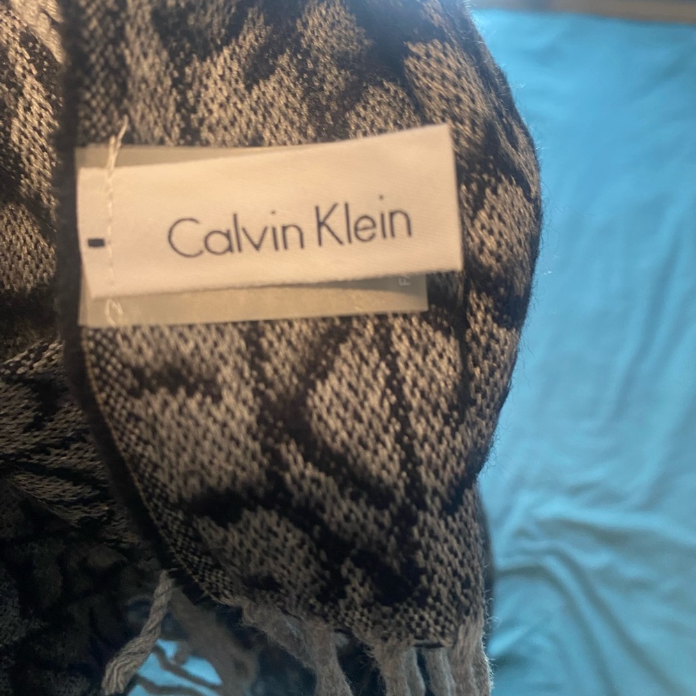 Calvin Klein Black and Gray Patterned Knit Scarf
